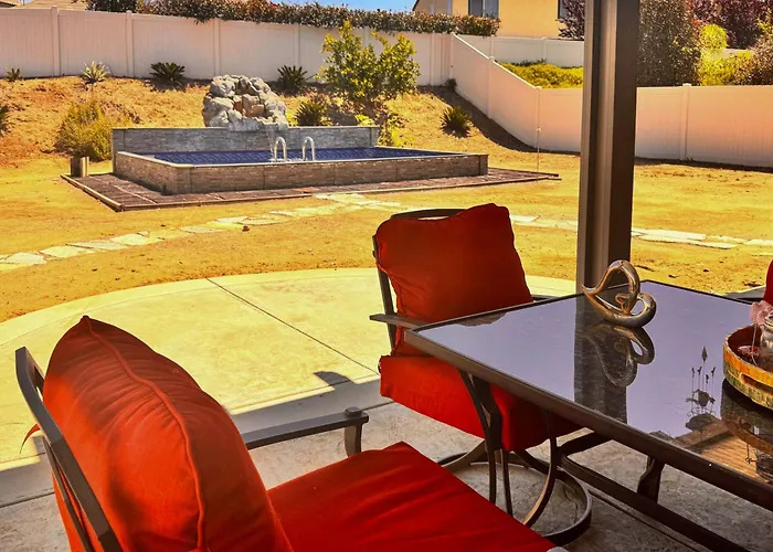 Pool & Yard: Luxe Beaumont Getaway!
