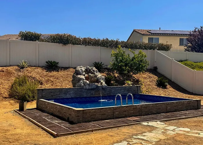 Pool & Yard: Luxe Beaumont Getaway!