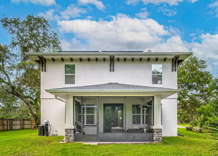 Modern Home | Pet Friendly | Kids Playroom | More!