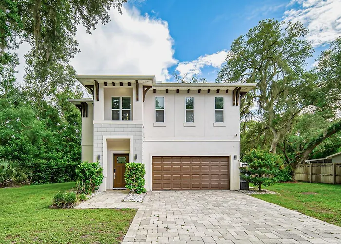 Modern Home | Pet Friendly | Kids Playroom | More!