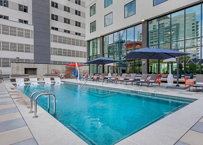 Cambria Hotel Austin Downtown