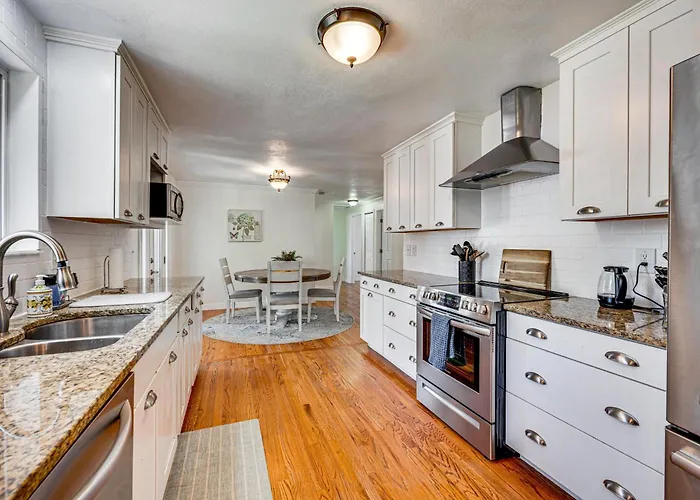 4 Mi To Olde Town Arvada! Dog-Friendly Home, Yard