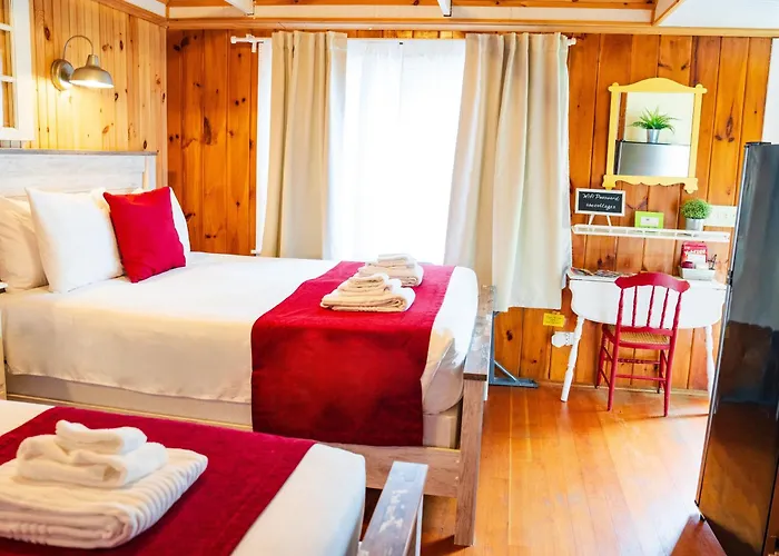 Cottage 4 - Year Round Pet Friendly 50 Fee 1 Bed W Loft 1 Bath & Courtyard