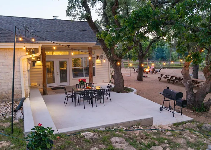 Private Luxury Getaway | Fire Pit | Near Weddings