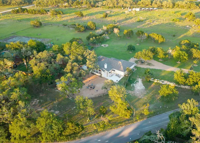 Private Luxury Getaway | Fire Pit | Near Weddings
