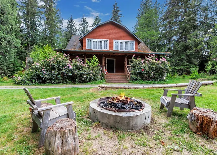 Large Lodge At Rainier Lodge