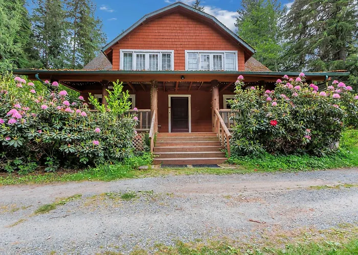 Large Lodge At Rainier Lodge