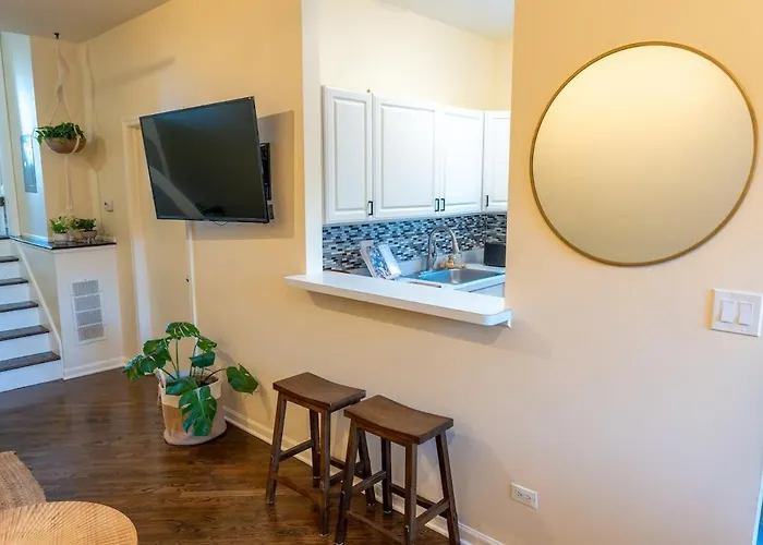 Bucktown Private Condo