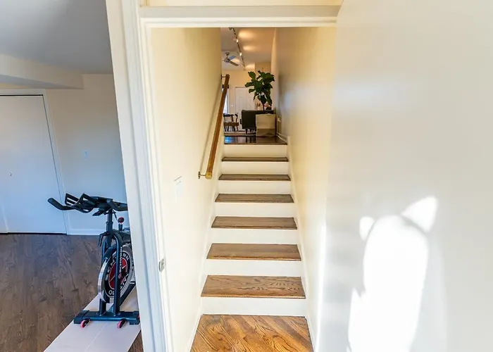 Bucktown Private Condo
