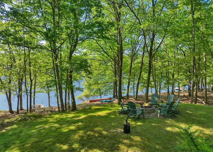 Lakefront, Hot Tub, Fishing, Pets, Dock
