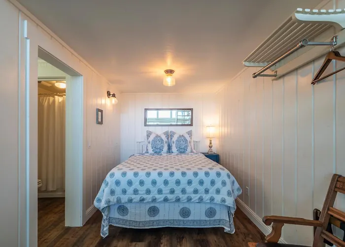 Bandon Marina Inn