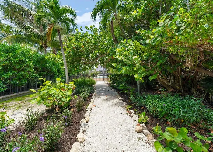 Waterfront Pink House With Private Dock & Pool