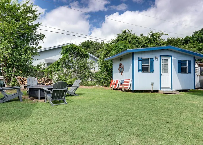 Lake Lbj Home: Putting Green, Pavilion & Fire Pit