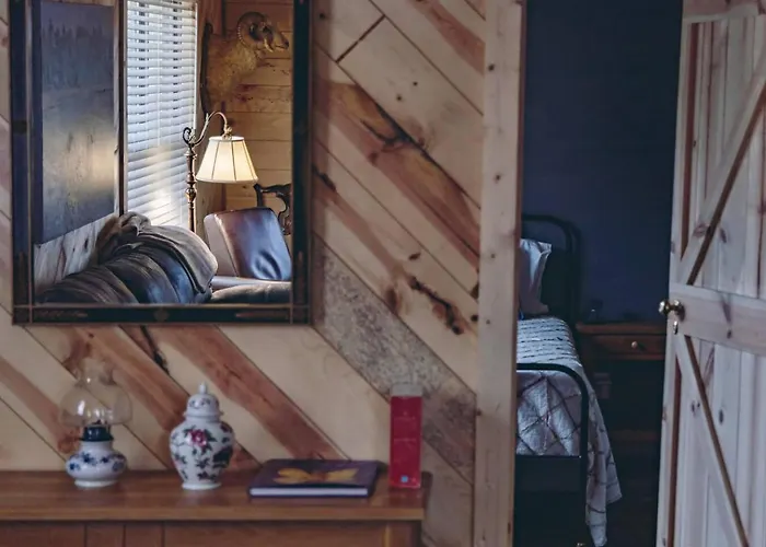 Hideaway Cabin Near Mammoth Springs, Ark