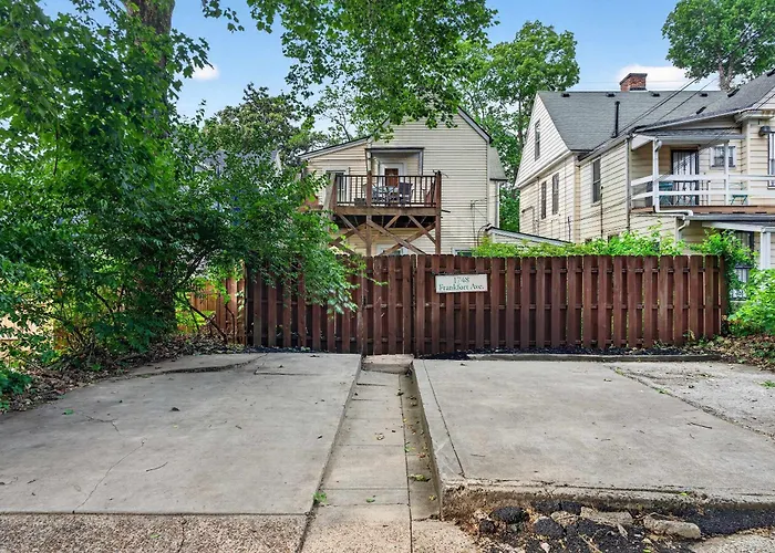 Charming Apartment In Bustling Clifton & Crescent Hill