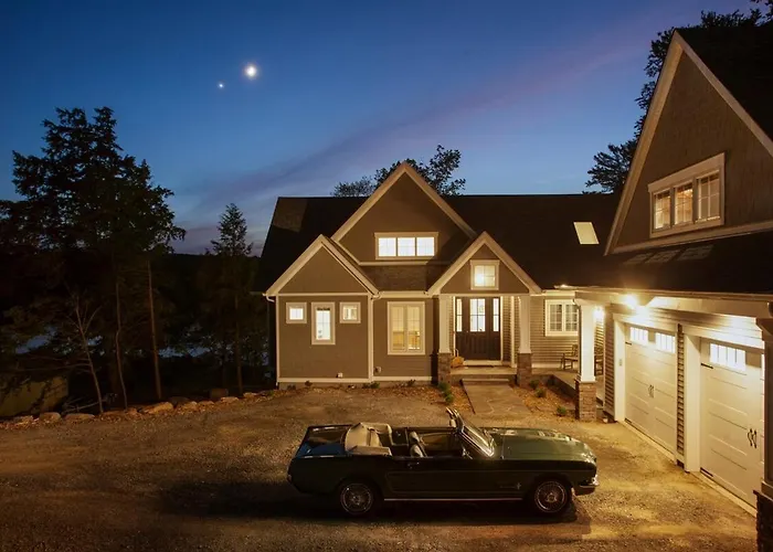 Lakeside Lodge With Studio Apartment