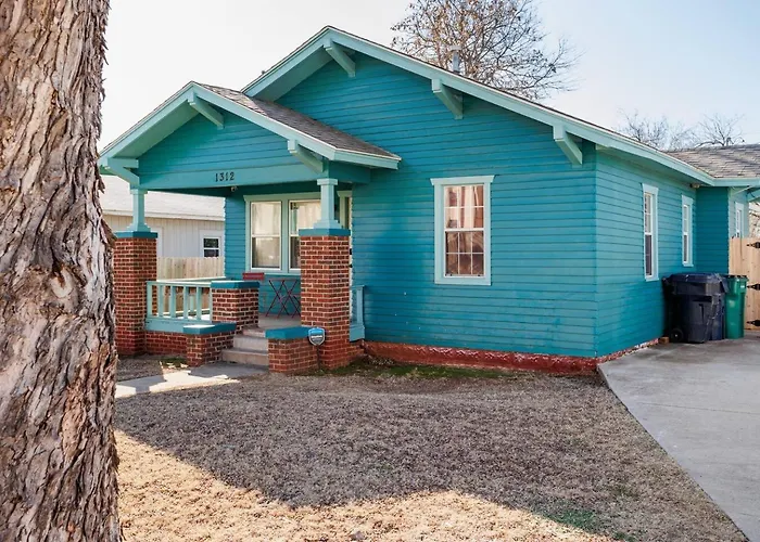 Blue Bungalow Near Ou Med/Downtown
