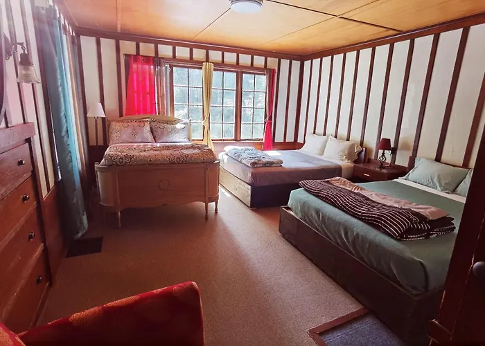 Large Lodge At Rainier Lodge