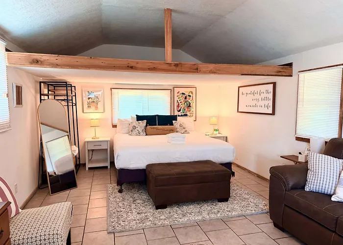 Open Concept Cabin For 2 - Near Ark Encounter!