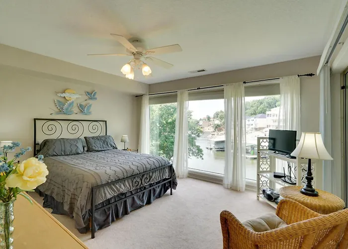 2 Pools, Boat Slip! Waterfront Regatta Bay Condo
