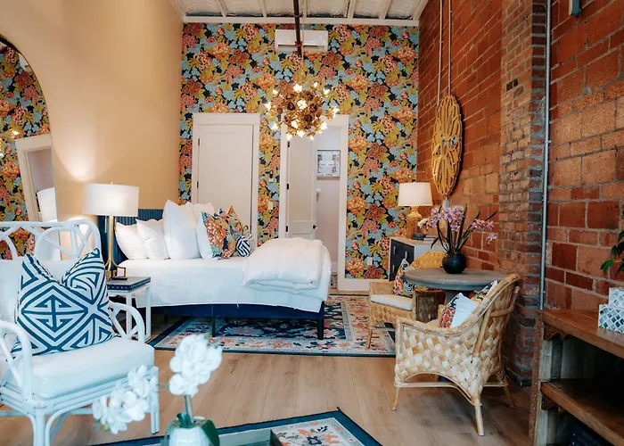 The Pink Room Luxury Boutique Escape One Mile To The Beach Near Cruise Ports