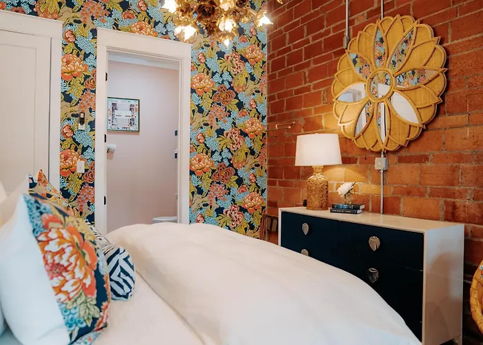 The Pink Room Luxury Boutique Escape One Mile To The Beach Near Cruise Ports