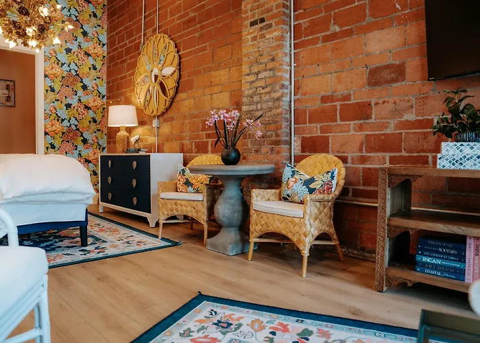 The Pink Room Luxury Boutique Escape One Mile To The Beach Near Cruise Ports