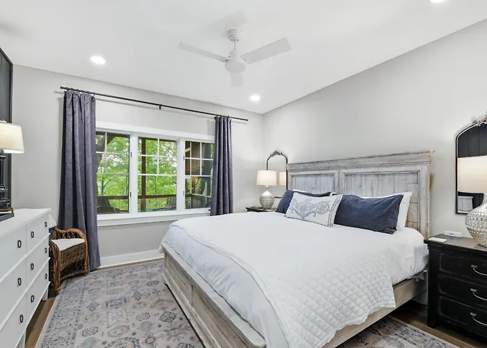 Mountain Retreat W/ 2 Fireplaces & 3 King Suites