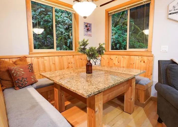 Snowline Hillside Chalet