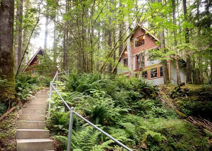 Treetop Hideaway, Sleeps 2