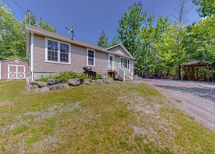 Inviting Dog-Friendly Home With Firepit & Ping-Pong - Near Acadia National Park