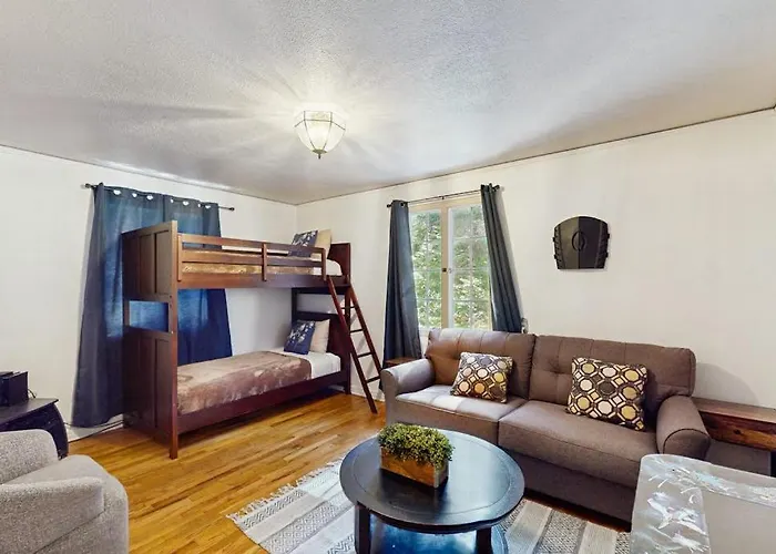 Vintage Village Walk Cottage