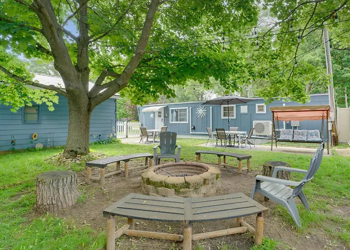 Caseville Fall Retreat W/ Fire Pit & Yard