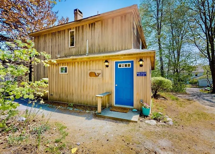Enchanting Dog-Friendly Ocean View Home With Kitchen, Grill, Balcony, Tv, & Deck