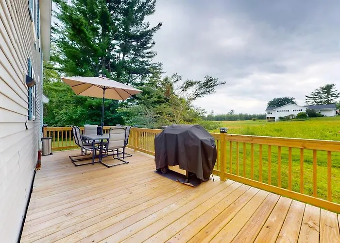 Serene Home With A Deck, Grill, Firepit, Board Games, Washer/Dryer, & Mtn Views