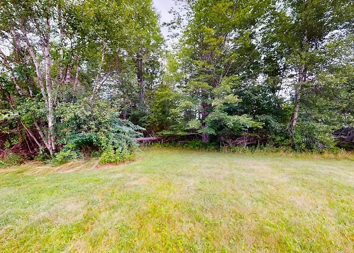 Serene Home With A Deck, Grill, Firepit, Board Games, Washer/Dryer, & Mtn Views