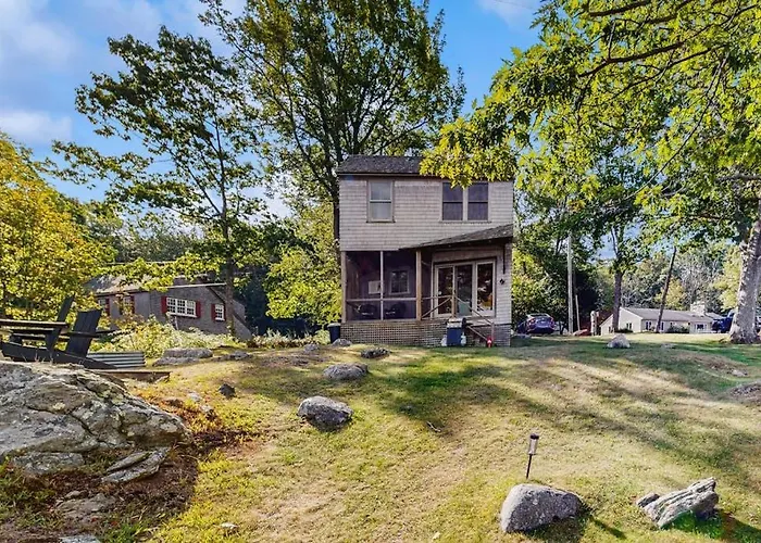 2 Waterfront Cottages In Ocean Point With Dock & Large Yard, Dog Friendly
