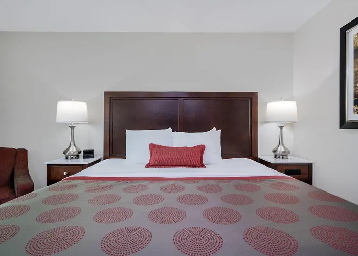 Ramada By Wyndham Minneapolis Golden Valley