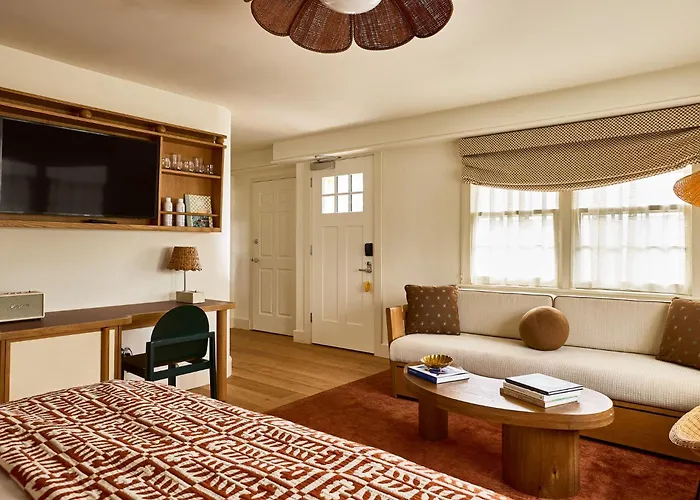 Beachside On Nantucket