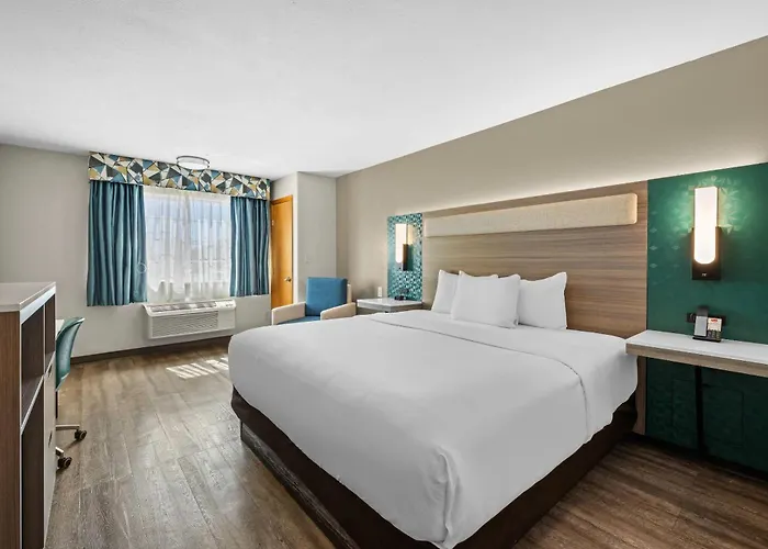 Econo Lodge Inn & Suites Santa Fe South