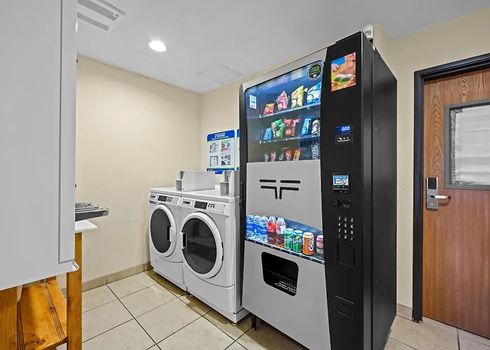 Econo Lodge Inn & Suites Santa Fe South