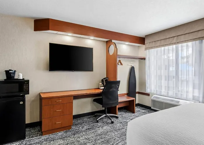 Sleep Inn & Suites Bay View Acme - Traverse City