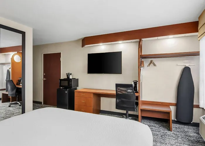 Sleep Inn & Suites Bay View Acme - Traverse City