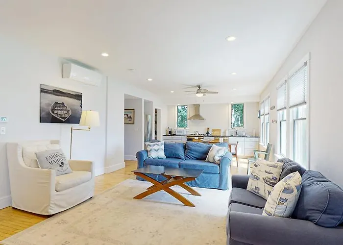 Waterfront, Walkable Home With Beautiful Kitchen & Washer/Dryer - Dog-Friendly