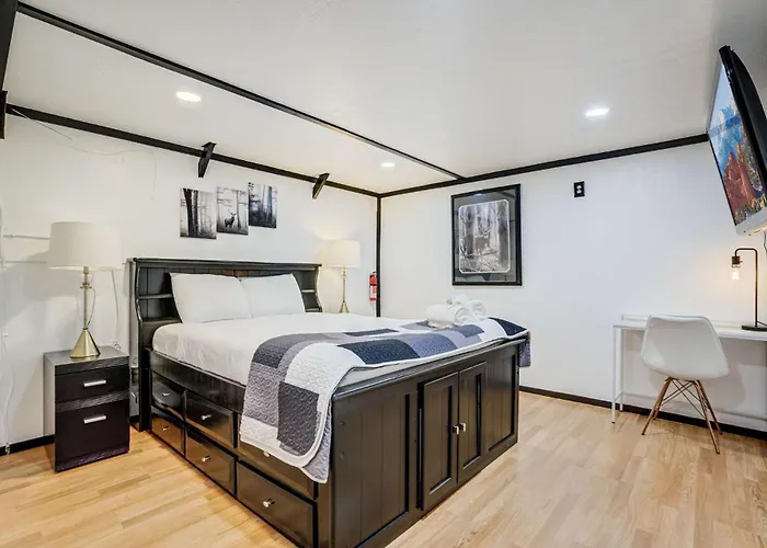 Cozy 1Br Retreat Sleeps 4 Near I-70 & Den