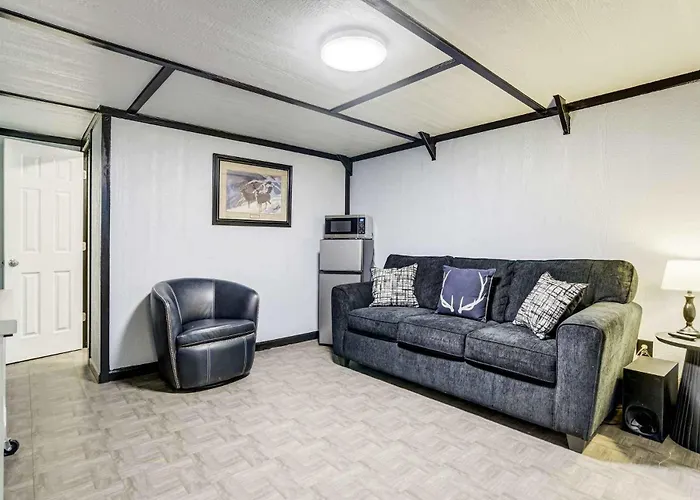 Cozy 1Br Retreat Sleeps 4 Near I-70 & Den