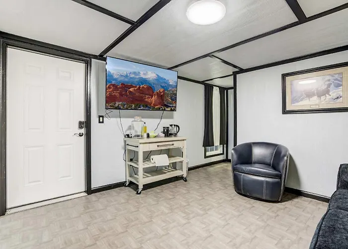 Cozy 1Br Retreat Sleeps 4 Near I-70 & Den