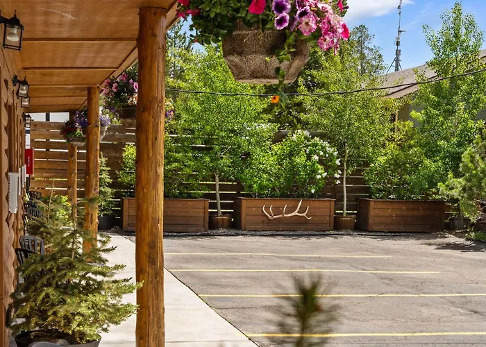 Elkhorn Cabins And Inn