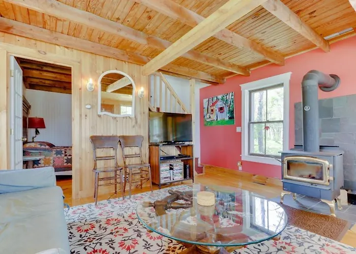 Charming Bayview Cottage With Deck, Firepit, Garden - 200