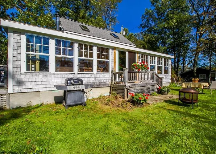 Charming Bayview Cottage With Deck, Firepit, Garden - 200